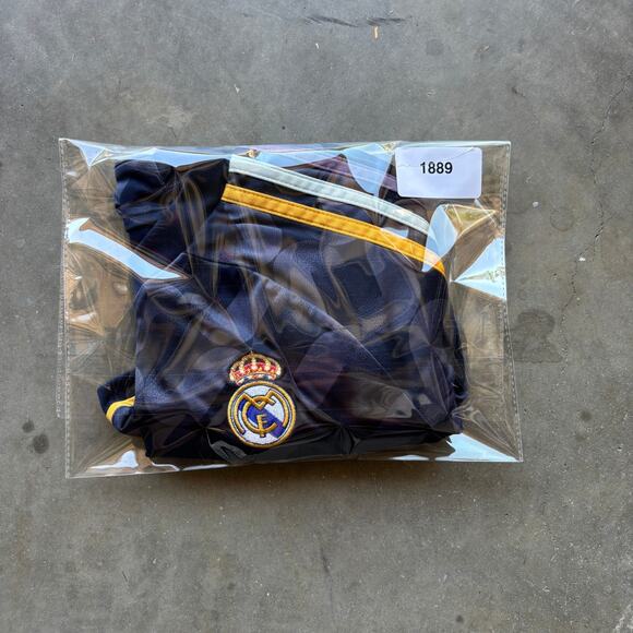 Adidas Real Madrid #5 Jude Bellingham 23/24 Boy's 15-16Y Away Soccer Jersey - Picture 14 of 14